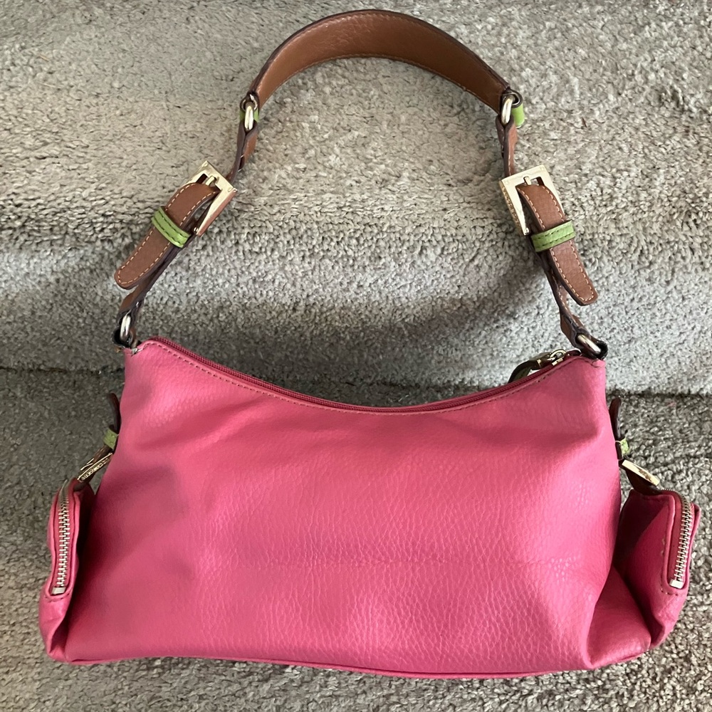 IN GREAT CONDITION! LIZ CLAIBORNE HOT PINK VEGAN LEATHER SHOULDER BAG HANDBAG - Picture 3 of 11